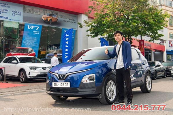 Khách hàng lái thử VF 5